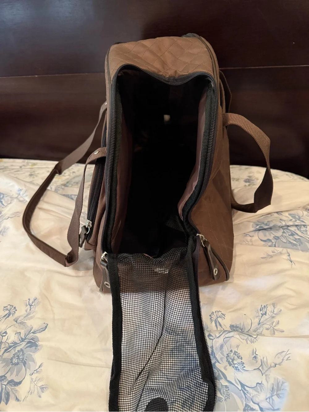 NWOT Pet Travel Bag in Brown color